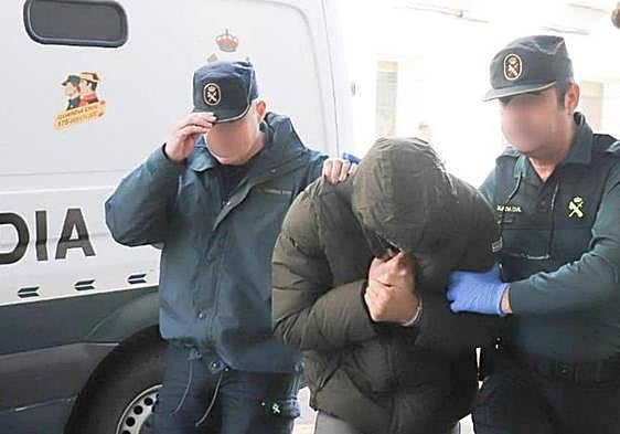 El juez deja en libertad al cura de Don Benito y manda a prisión a su supuesta pareja