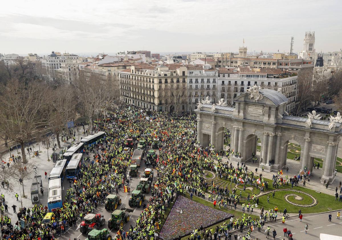 Imagen principal - La tractorada por las calles de Madrid