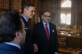 Sánchez junto al rey de Marruecos Mohamed Vi