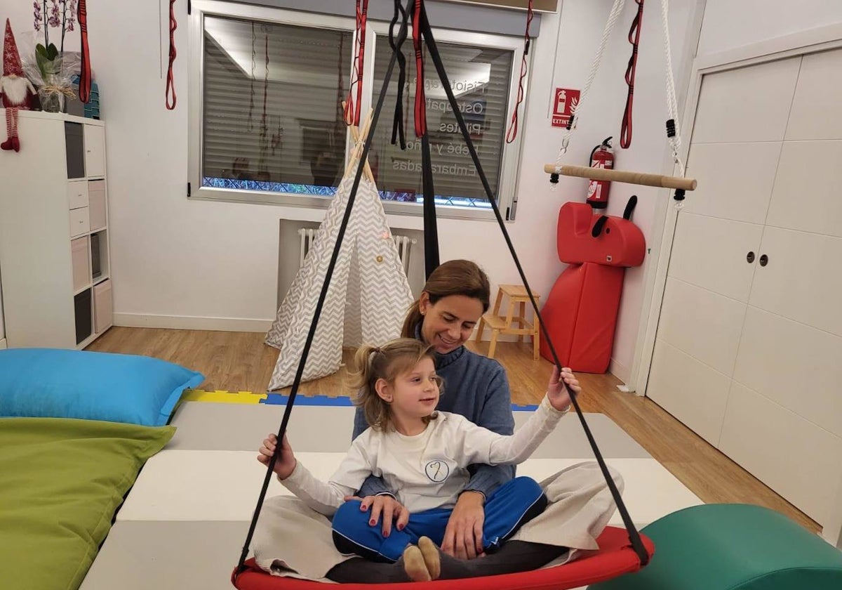 Marta de la Fuente y Quirós, con su hija, el 7 de febrero de este año.