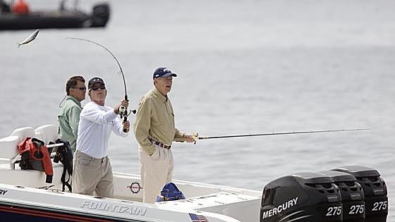 El bote de pesca de George H. W. Bush se subasta por casi medio millón de dólares