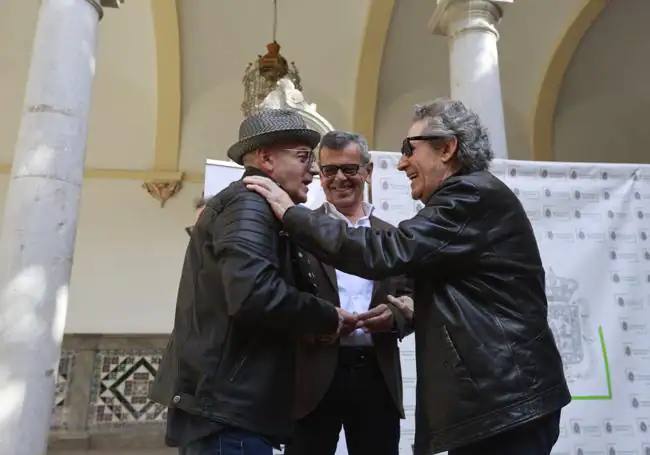 Antonio Arias y Miguel Ríos, muy animados durante la presentación