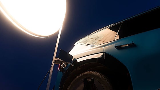 Un coche eléctrico alimenta un sol artificial en Noruega