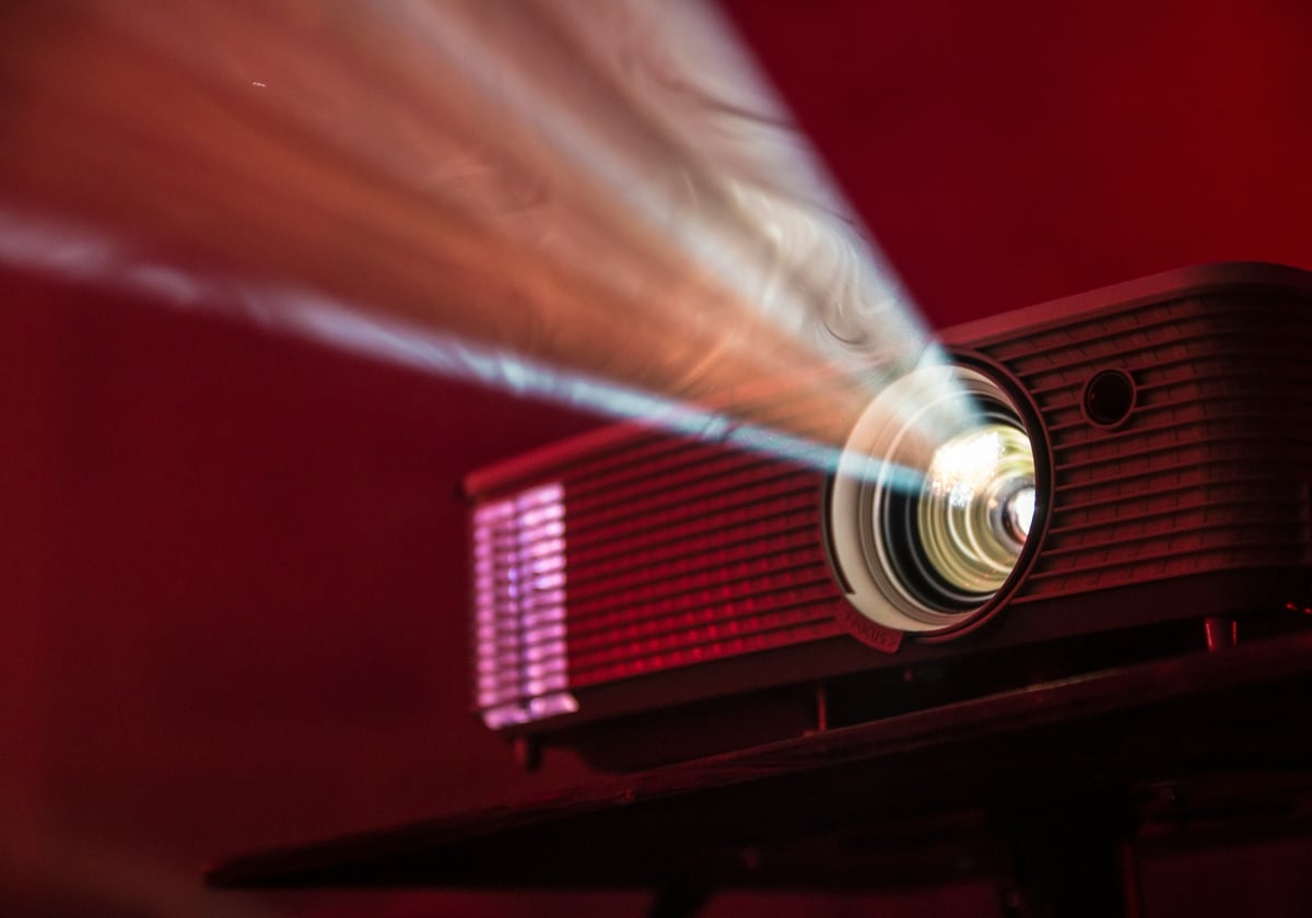 Cómo elegir el mejor proyector para cine en casa