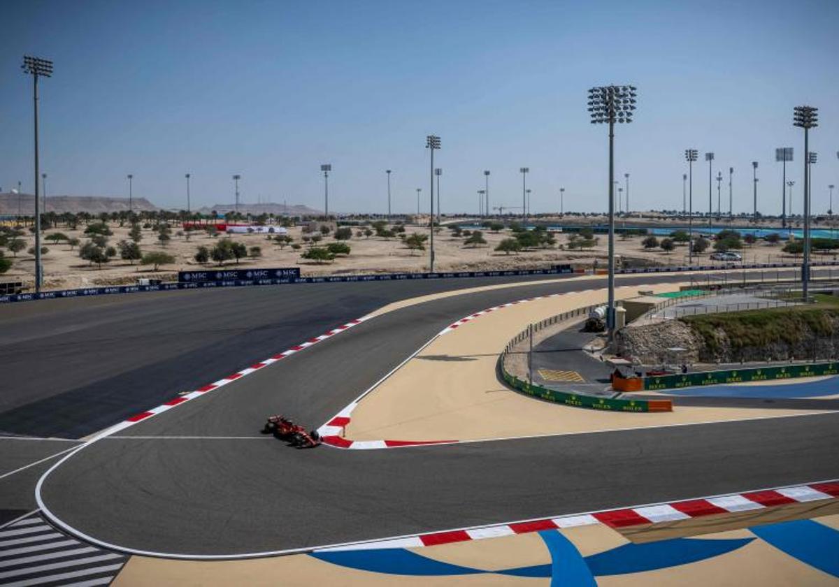 Carlos Sainz, en el circuito de Sakhir en Baréin durante la última jornada de entrenamientos de pretemporada.