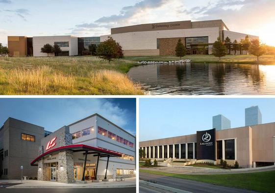 Vista exterior de las 'megaiglesias' de Gateway (Texas), Edmond (Oklahoma) y Lakewood (Houston).