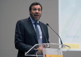 Óscar Puente, actual ministro de Transportes y Movilidad, en una rueda de prensa