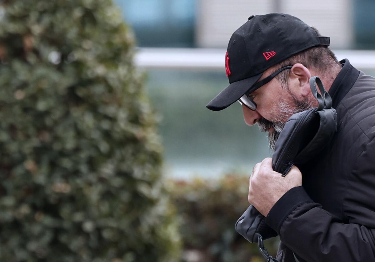 Koldo García, exasesor del exministro socialista José Luis Ábalos, a la salida de la Audiencia Nacional este jueves.