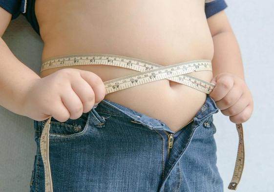 La tasa se ha cuadruplicado en dos décadas en la población de 5 a 19 años, según el estudio encargado por la OMS para el Día Mundial de la Obesidad..