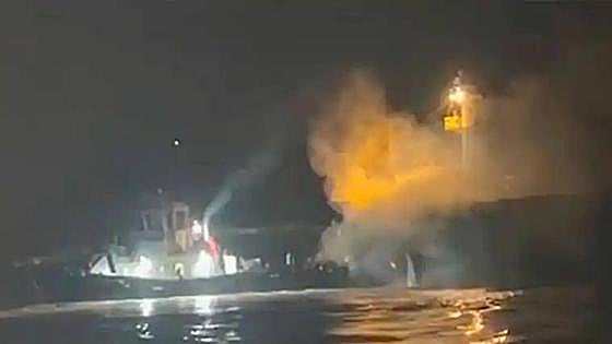 La pericia y el valor de un práctico evitan una catástrofe en Cartagena como la del 'Prestige'