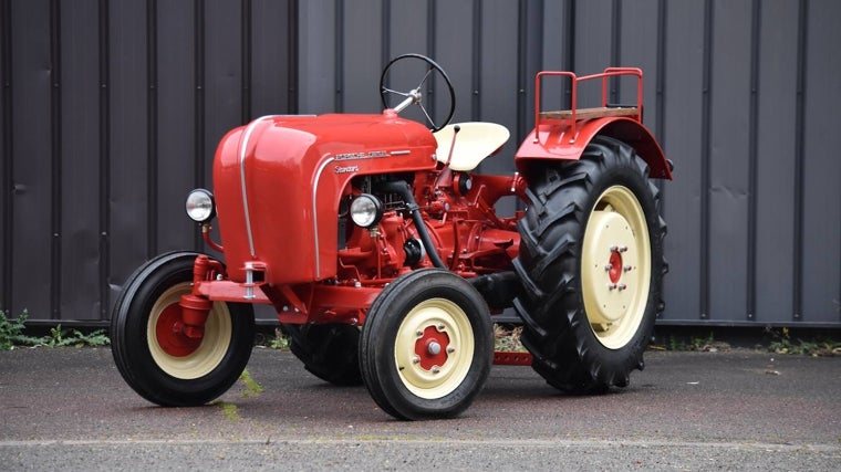 Porsche Diesel Type 218H Standard, y su característico color rojo con ruedas amarillas