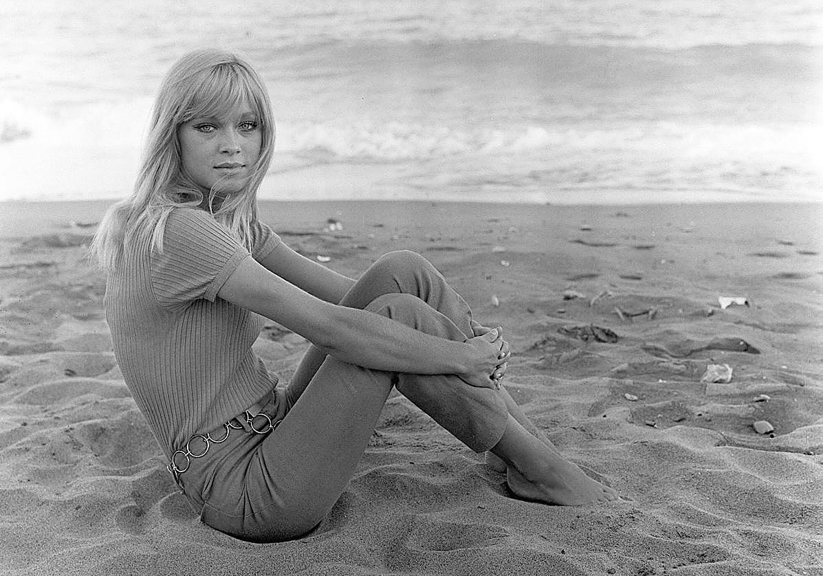 Pepa Flores retratada en su Málaga natal en 1967.