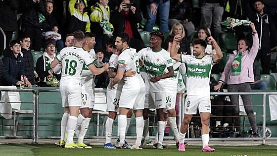 Un Elche con sabor a Primera deja al Alcorcón en descenso