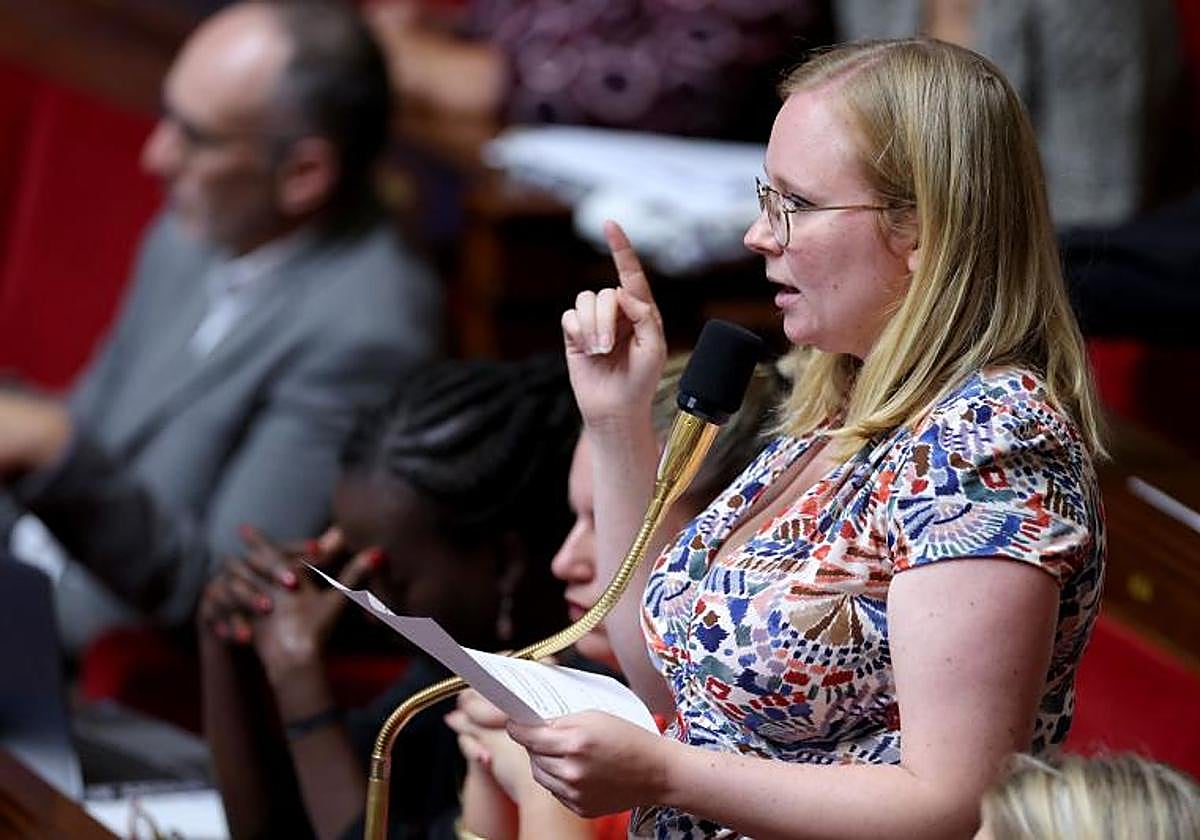 La diputada francesa Ersilia Soudais durante una sesión en la Asamblea Nacional.