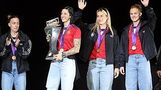 Yolanda Díaz anuncia sanciones al fútbol español por falta de planes de igualdad