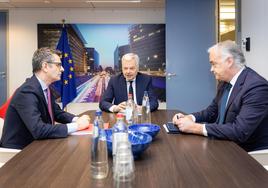 Bolaños, junto con Reynders, y González Pons, en la reunión que mantuvieron en Bruselas el pasado 31 de enero.
