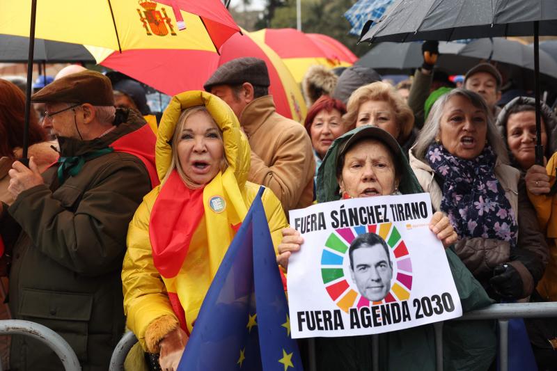 La manifestación que pide la dimisión de Pedro Sánchez en Madrid, en imágenes