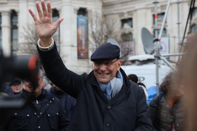 Alejo Vidal-Quadras participa en la manifestación contra la amnistía.