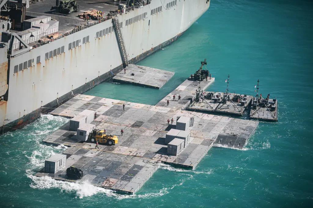 Imagen de un puerto flotante como el que Estados Unidos construirá frente a Gaza.