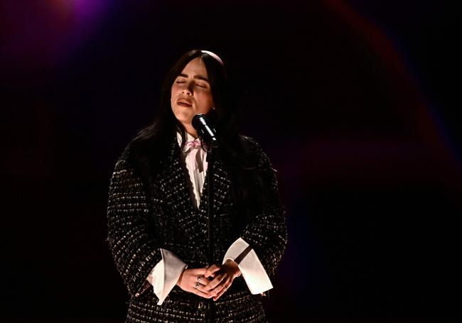 Billie Eilish, durante su actuación.