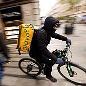 La UE acuerda la 'ley rider' europea, que regula el uso de algoritmos por parte de las plataformas digitales