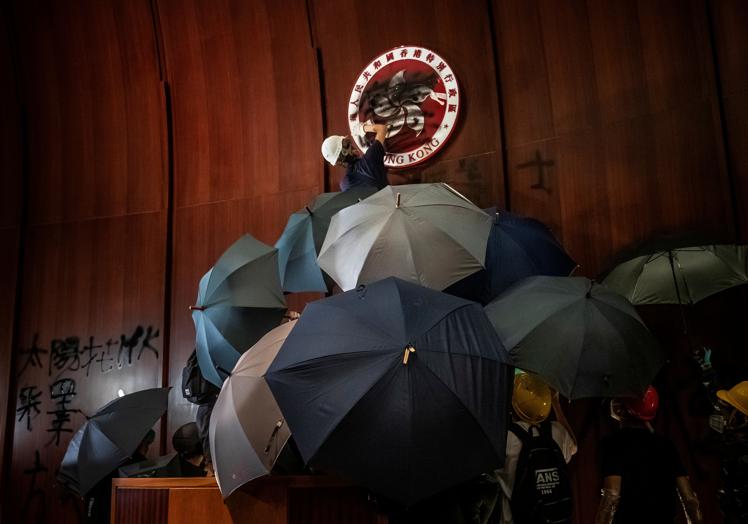 2019'da Hong Kong bölge parlamentosuna saldırı.