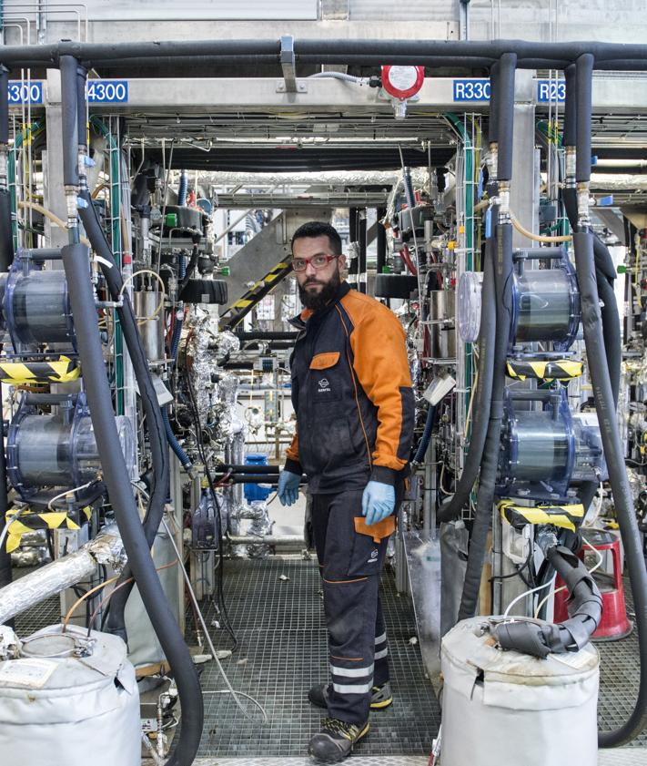 Imagen secundaria 2 - Trabajos en las plantas piloto de Repsol.