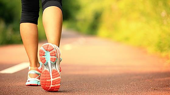 ¿Cuánto hay que caminar al día? La ciencia desmonta el mito de los 10.000 pasos diarios
