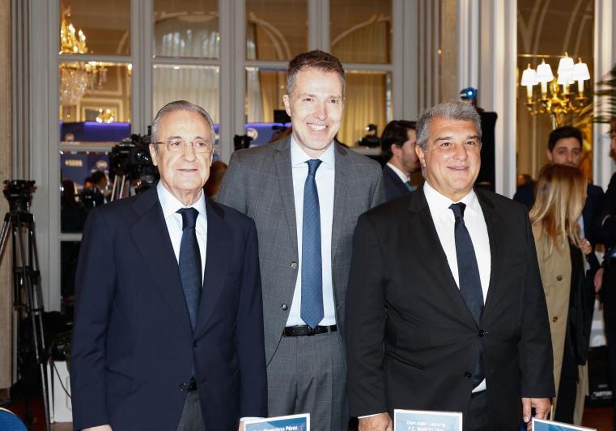 Florentino Pérez y Joan Laporta, junto a Bernd Reichard, el CEO de la Superliga europea