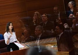 La presidenta de la Comunidad de Madrid, Isabel Díaz Ayuso, durante un pleno en la Asamblea de Madrid este jueves.