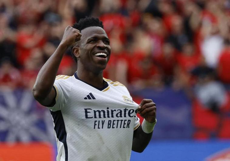 Vinicius celebra el segundo de sus dos goles en El Sadar.