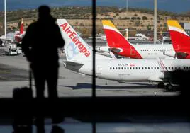 Aviones de Air Europa y de Iberia en el aeropuerto de Madrid-Barajas.