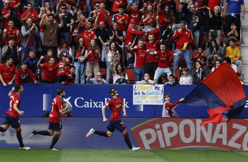 Ante Budimir celebra un gol ante el Real Madrid