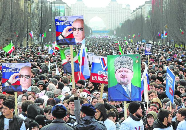 Marcha celebrada en Grozny, la capital chechena, con motivo de las elecciones.