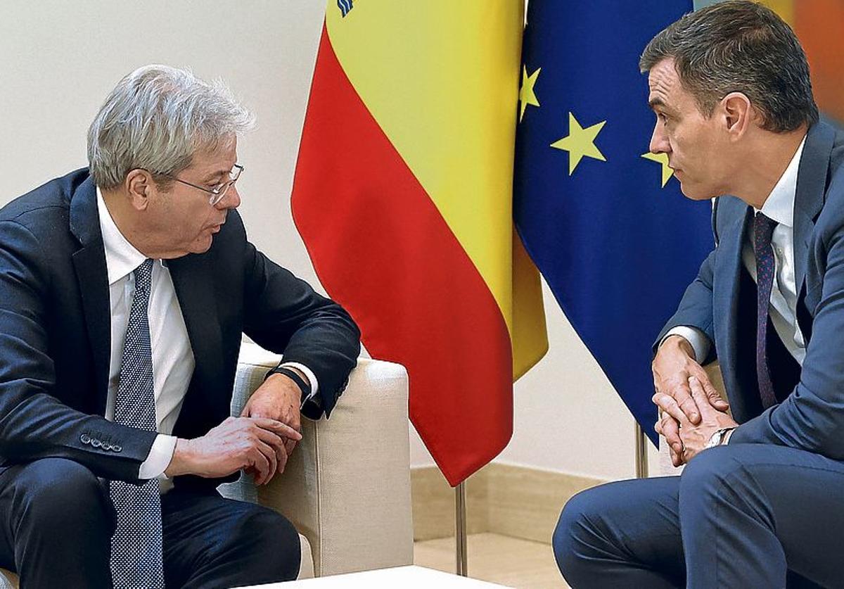 Pedro Sánchez recibió esta semana en Moncloa al comisario europeo de Economía, Paolo Gentiloni.