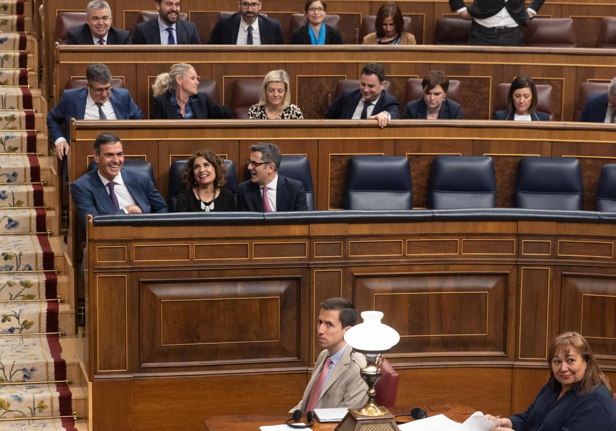 La legislatura entra en compás de espera