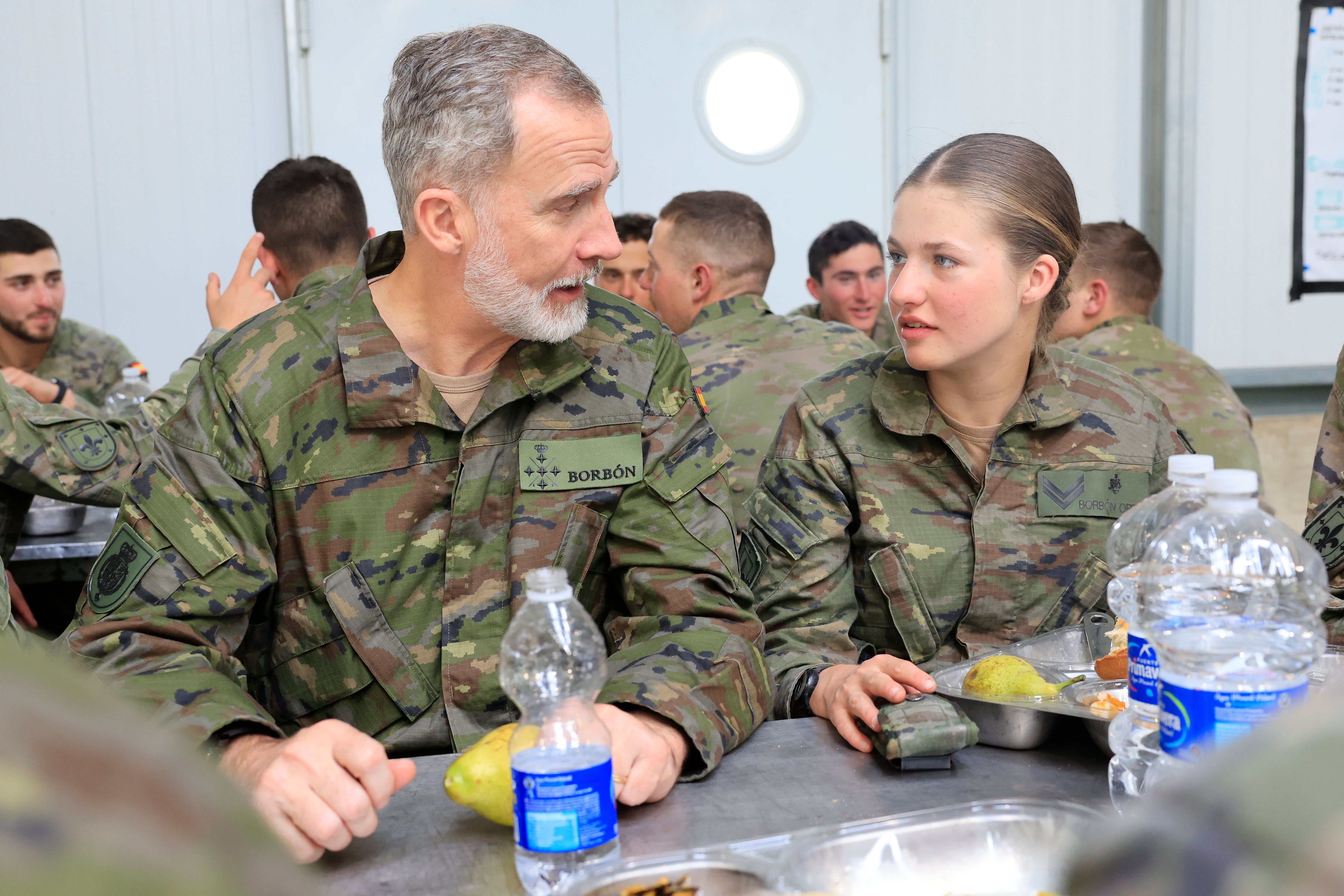 Don Felipe y la princesa Leonor durante la hora de la comida 