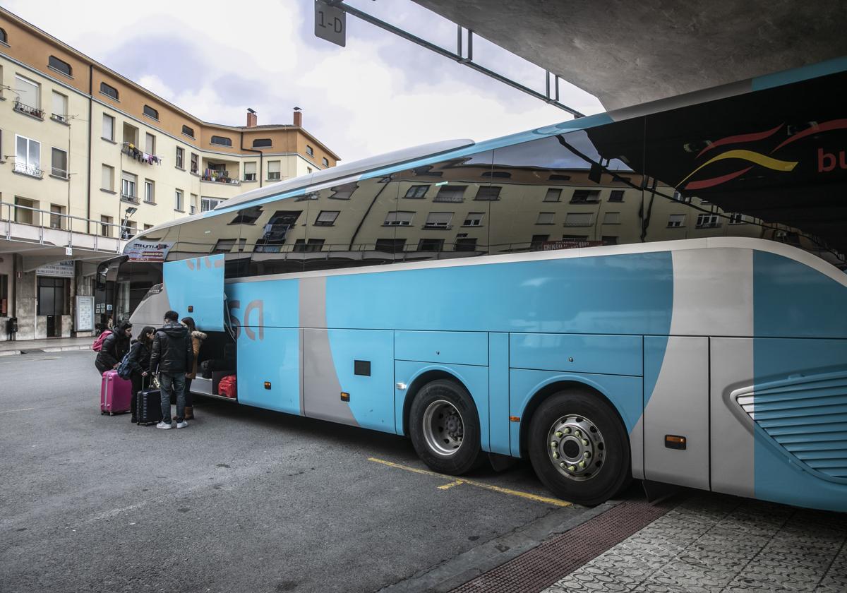 Una estacion de autobuses