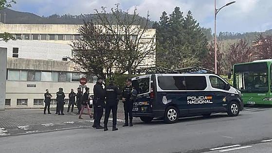 La Policía custodia el hospital del Nalón ante los ataques de una familia al personal médico