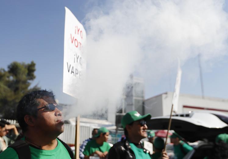 Protesta contra la prohibición del vapeo en México.