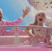 Ryan Gosling y Margot Robbie, en una escena de 'Barbie'