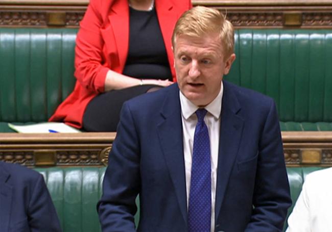 Oliver Dowden durante su intervención este lunes en el Parlamento para informar sobre los ciberataques.