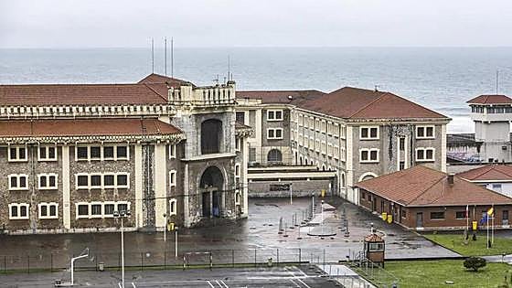 Dos encarcelados por contratar a un sicario cambian de sexo y se declaran lesbianas