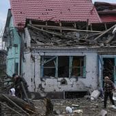 En la localidad ucraniana de Kamianske, en la región de Dnipropetrovsk, varias casas han sufrido daños durante los ataques del viernes.