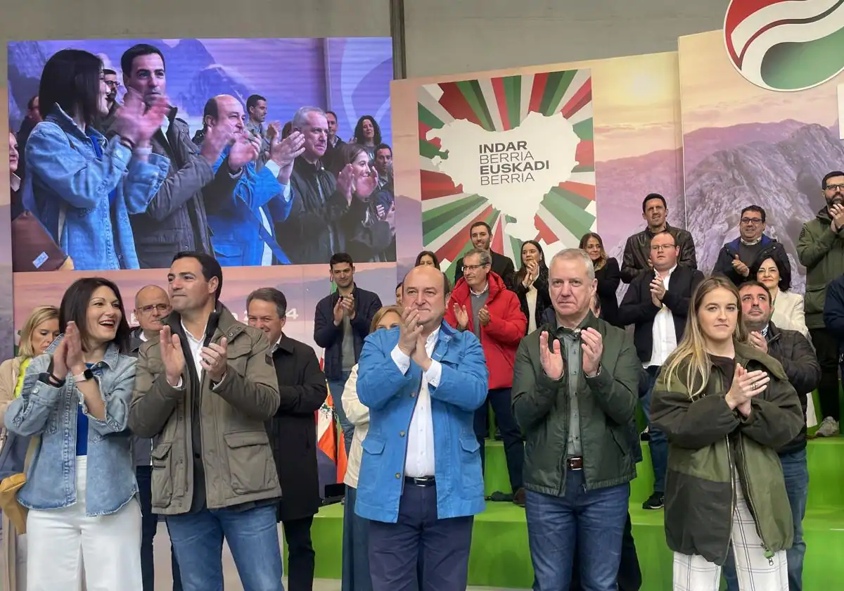 El PNV ha celebrado este domingo el Aberri Eguna en la Plaza Nueva de Bilbao.