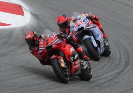 Bagnaia (Ducati Lenovo) y Marc Marquez (Gresini Racing) pugnan en Portimao