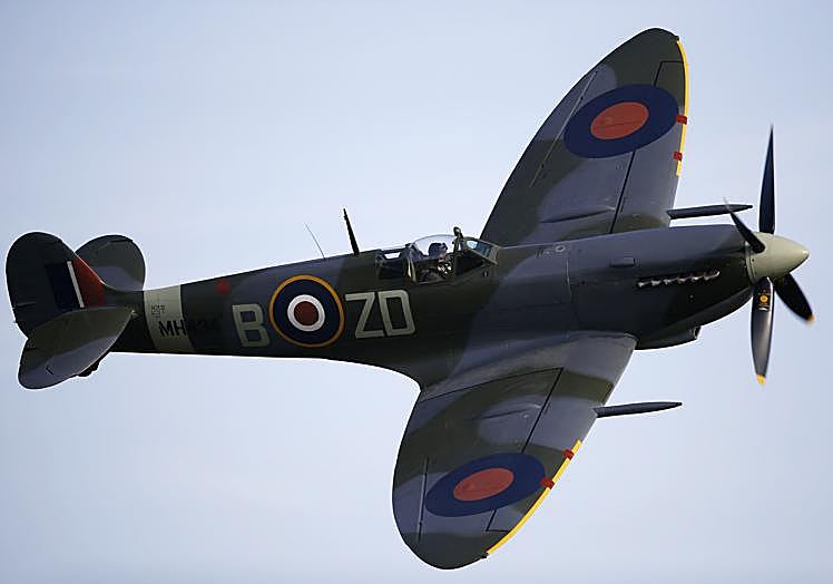 Un Spitfire de la Segunda Guerra Mundial durante un espectáculo aéreo en Malta.