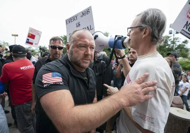 Alex Jones at a rally in Texas in 2020.