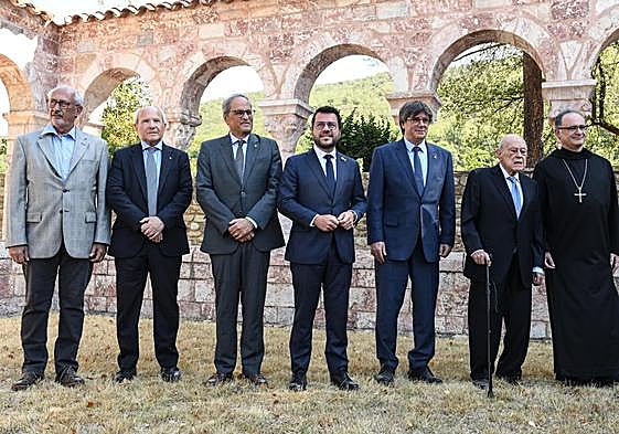 Aragonès y Puigdcemont, el pasado enagosto en un acto en Francia junto al resto de expresidentes de la Generalitat.