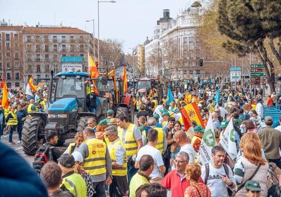 Tractorada convocada pro Unión de Uniones a mediados de marzo en Madrid.